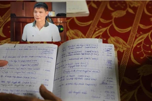 Ông Nguyễn Đăng Toản và cuốn sổ ghi nợ tiền cơm của cán bộ xã, thị trấn.