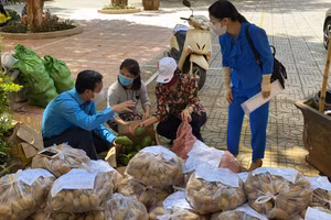 Công đoàn ngành Giáo dục tỉnh Đắk Lắk hỗ trợ công đoàn các tỉnh bạn trong đại dịch Covid-19. (Ảnh tư liệu)