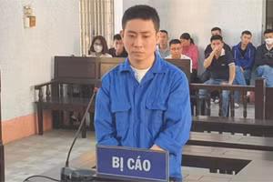 bị cáo Lê Văn Hòa tại phiên tòa sơ thẩm. (Ảnh: SĐ)