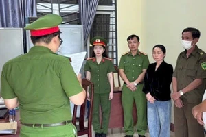 Giám đốc Công ty TNHH Trần Kim Huyền bị bắt tạm giam để điều tra theo quy định. (Ảnh: CA)