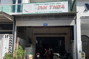 Công ty Trách nhiệm hữu hạn dược liệu Vinh Thoa kinh doanh dược liệu không rõ nguồn gốc. (Ảnh: TT)