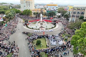 Lễ hội đường phố Buôn Ma Thuột luôn thu hút đông đảo người dân, các nghệ nhân, nghệ sĩ tham gia. (Ảnh: TT).