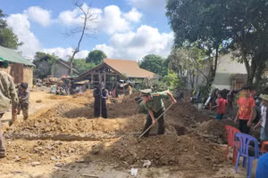 Khởi công xây nhà cho người dân tại xã Đam Rông 3, Lâm Đồng. (Ảnh: CA)