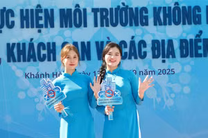 Tuổi trẻ Khánh Hòa hưởng ứng thông điệp "Hãy lựa chọn nhà hàng, khách sạn không khói thuốc. (Ảnh: Thành Tâm)
