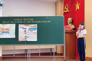 Học sinh lớp 7, Trường Tiểu học và THCS Nguyễn Khuyến Đắk Lắk tự tin thể hiện chủ đề bài học.