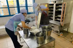 Bếp ăn bán trú tại 1 trường tiểu học phường Bắc Phan Thiết.