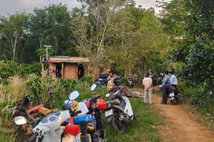 Chính quyền địa phương, người dân hỗ trợ gia đình lo hậu sự cho 2 cháu. (Ảnh: CTV)