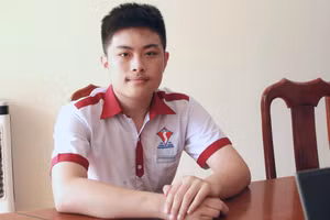 Nguyễn Hoàng Nhật Minh đạt điểm cao nhất khối A01 và D01 tỉnh Đắk Lắk. (Ảnh: Đinh Hằng)