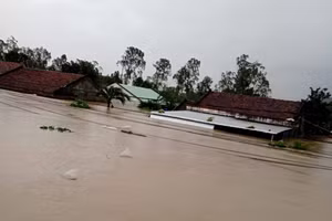 Nước lũ ngập sâu tại xã Đông Hòa, Đắk Lắk.