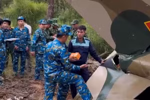 Tìm thấy hộp đen máy Yak-130 rơi ở Đắk Lắk. (Ảnh: BĐ)