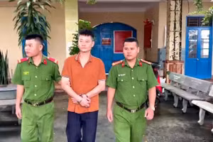 Lê Phạm Bình (50 tuổi) bị bắt tạm giam để điều tra về hành vi nhận hối lộ. (Ảnh: TT)