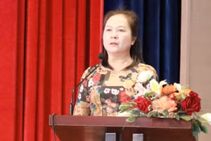 Phó Giám đốc Sở GD&ĐT Đắk Lắk Lê Thị Kim Oanh phát biểu chào mừng Tuần lễ Hưởng ứng học tập suốt đời năm 2025.