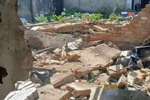 Hiện trường vụ nổ nghi do chế tạo pháo.