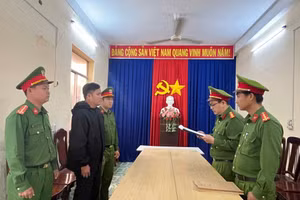 Cơ quan chức năng thực hiện các quyết định tố tụng đối với Đăng. (Ảnh: NK)