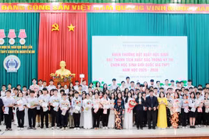 Sở GD&ĐT Đắk Lắk khen thưởng đột xuất cho 114 học sinh giỏi quốc gia năm học 2025-2026. (Ảnh: TT)