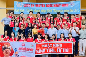 Thông điệp thầy cô và các bạn học sinh Trường THPT chuyên Hùng Vương gửi tới Nguyễn Quốc Nhật Minh trước trận chung kết. (Ảnh: P.T.H)