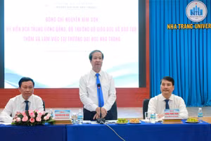 Bộ trưởng Bộ GD&ĐT Nguyễn Kim Sơn làm việc với Trường Đại học Nha Trang. (Ảnh: Thành Tâm)