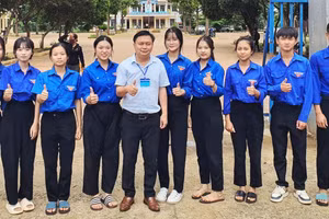 Đoàn viên thanh niên Trường THPT Trần Quang Khải hưởng ứng các phong trào vì cộng đồng. (Ảnh: TT)