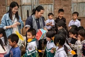 Học sinh Đắk Lắk tham gia một hoạt động do nhóm thiện nguyện tổ chức. (Ảnh: TL)