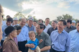 Thủ tướng Phạm Minh Chính động viên Nhân dân tại địa phương có tuyến cao tốc đi qua. (Ảnh: TT)