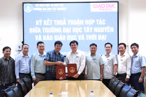 Trường Đại học Tây Nguyên thỏa thuận hợp tác với Báo Giáo dục và Thời đại. (Ảnh: Thúy Hoàn)