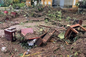 Khung cảnh tan hoang sau bão Kalmaegi ở vùng ven biển Đắk Lắk.