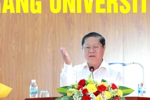 Thứ trưởng Bộ GD&ĐT Lê Tấn Dũng phát biểu khai mạc Hội nghị. (Ảnh: Thành Tâm)
