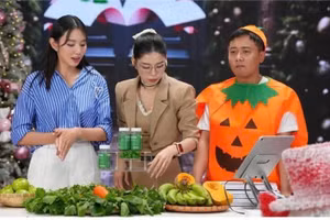 Màn quảng cáo "lố" về kẹo Kera của Hằng Du Mục, Quang Linh Vlogs và Hoa hậu Thùy Tiên. (Ảnh từ trang cá nhân)