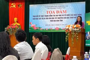 TS Lê Thị Thảo - Trưởng phòng Giáo dục phổ thông, Sở GD&ĐT Đắk Lắk báo cáo đề dẫn. (ĐT)