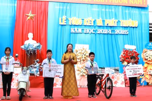 Trường Tiểu học dân lập Nguyễn Bỉnh Khiêm (Đắk Lắk) tổ chức tổng kết và phát thưởng năm học 2024-2025. (Ảnh: Thành Tâm)