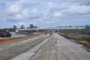 Dự án thành phần 3 thuộc cao tốc Khánh Hòa - Buôn Ma Thuột giai đoạn 1 chậm 27,96% so với kế hoạch. (Ảnh: Thành Tâm)