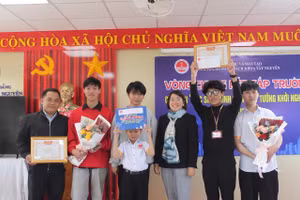 Ban tổ chức vinh danh các dự án khởi nghiệp có tính thực tiễn cao tại Chung kết Startup Kite 2025.