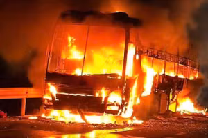 Cháy xe khách tại địa phận Đắk Lắk.