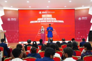 Akshay và Aleena - đại diện sinh viên Ấn Độ tại BMU chia sẻ kinh nghiệm học tập và sinh hoạt tại Việt Nam.