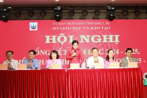 Ban Giám đốc Sở GD&ĐT chủ trì Hội nghị. (Ảnh: TT)