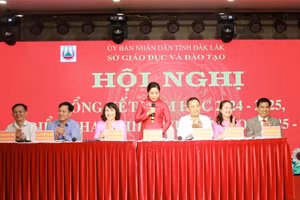 Ban Giám đốc Sở GD&ĐT chủ trì Hội nghị. (Ảnh: TT)