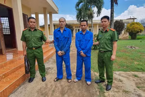 2 đối tượng bị bắt để điều tra về hành vi mua bán người. (Ảnh: TT)