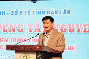 Phó Chủ tịch UBND tỉnh Đắk Lắk Nguyễn Thiên Văn trao đổi tại Hội thảo. (Ảnh: TT).