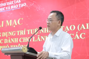 TS Đỗ Tường Hiệp - Phó Giám đốc Sở GD&ĐT chỉ đạo đợt tập huấn. (Ảnh: TT)