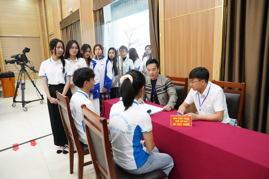 Công tác thông tin tuyên truyền về bầu cử tiếp tục được đẩy mạnh bằng nhiều hình thức.