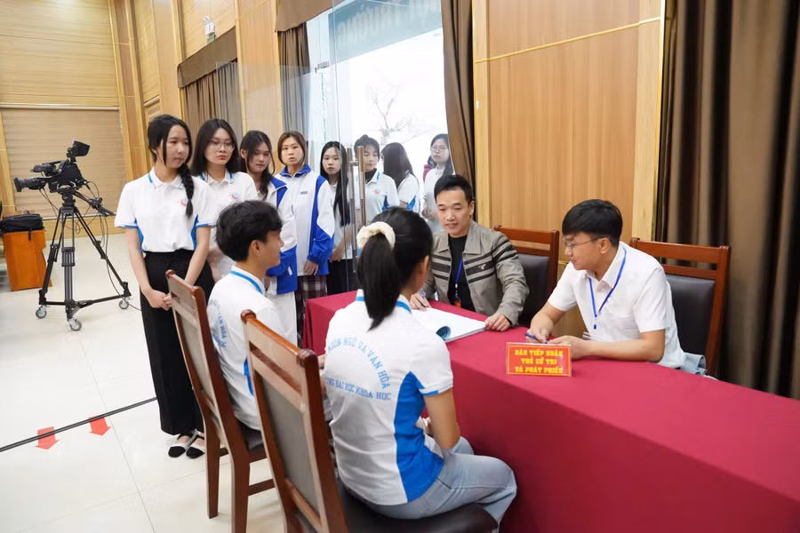 Công tác thông tin tuyên truyền về bầu cử tiếp tục được đẩy mạnh bằng nhiều hình thức.