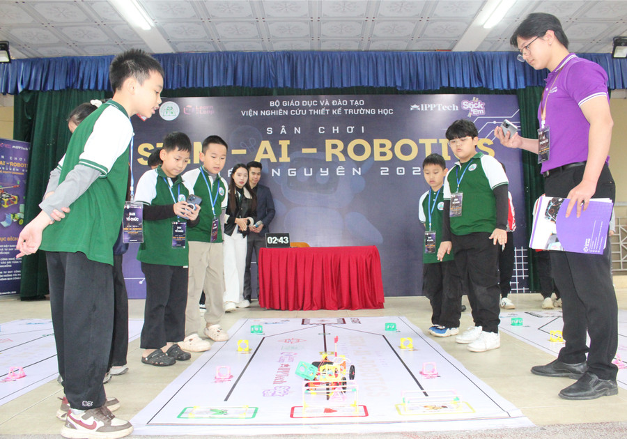 Đội tuyển trường TH Nguyễn Viết Xuân tham gia thi đấu.