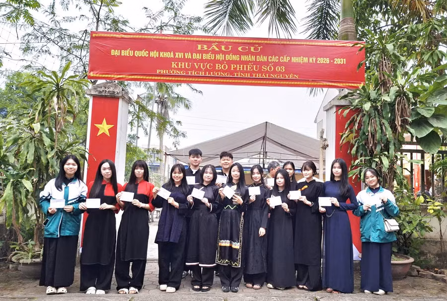 Học sinh Trường PT Dân tộc nội trú THPT số 1 Thái Nguyên với lần đầu tiên được tham gia bầu cử.