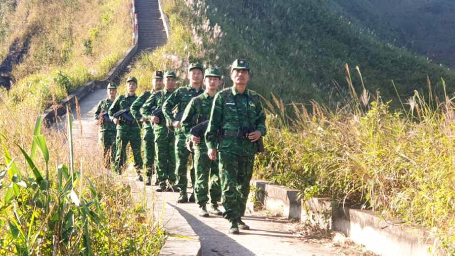 Cán bộ, chiến sĩ Đồn Biên phòng Cửa khẩu Hoành Mô (Bộ đội Biên phòng tỉnh Quảng Ninh) tuần tra bảo vệ biên giới. (Ảnh đơn vị cung cấp)