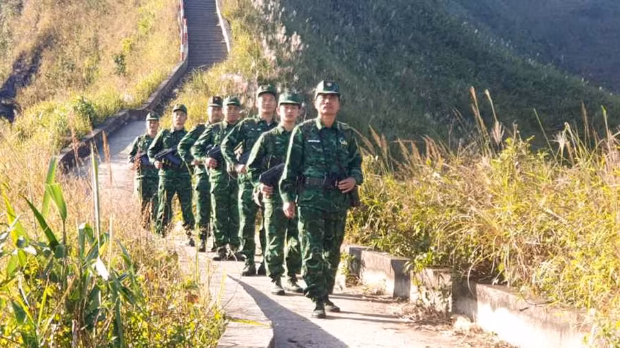 Cán bộ, chiến sĩ Đồn Biên phòng Cửa khẩu Hoành Mô (Bộ đội Biên phòng tỉnh Quảng Ninh) tuần tra bảo vệ biên giới. (Ảnh đơn vị cung cấp)