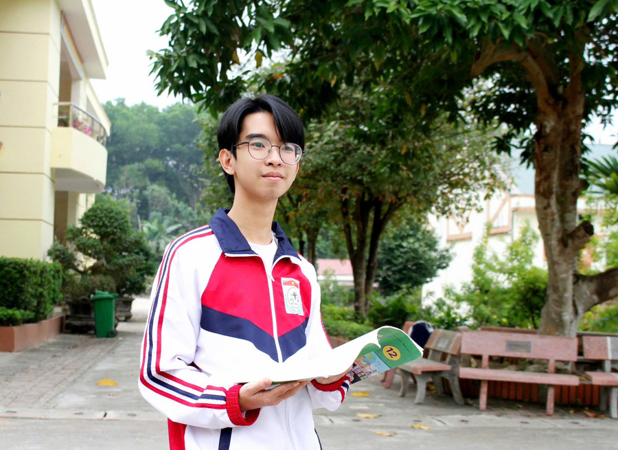 Em Nguyễn Hoàng Nam (trường THPT Võ Nhai, tỉnh Thái Nguyên) vừa xuất sắc đoạt giải Học sinh giỏi quốc gia môn Tiếng Anh.