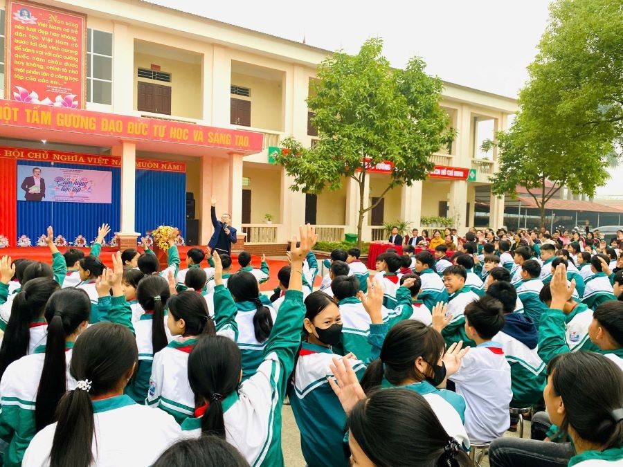 HS Trường THCS Bản Nguyên sôi nổi tham gia hoạt động giáo dục kỹ năng sống với chủ đề “Khơi dậy cảm hứng học tập”.