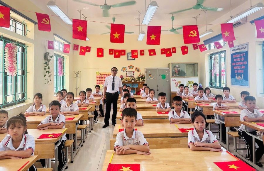 Lớp học Trường TH&THCS Quất Lưu khang trang, sạch đẹp.