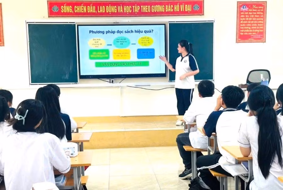 Gắn văn hóa đọc với chuyển đổi số tại Trường THCS Vũ Duệ.