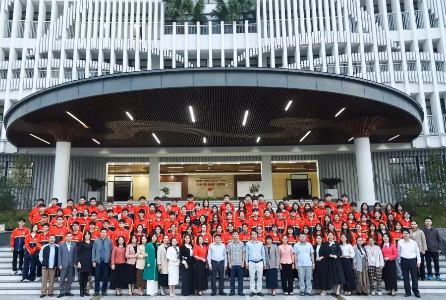 Trường THPT Chuyên Hùng Vương gặp mặt giáo viên, học sinh các đội tuyển dự kỳ thi chọn HSG Quốc gia năm học 2025 - 2026.